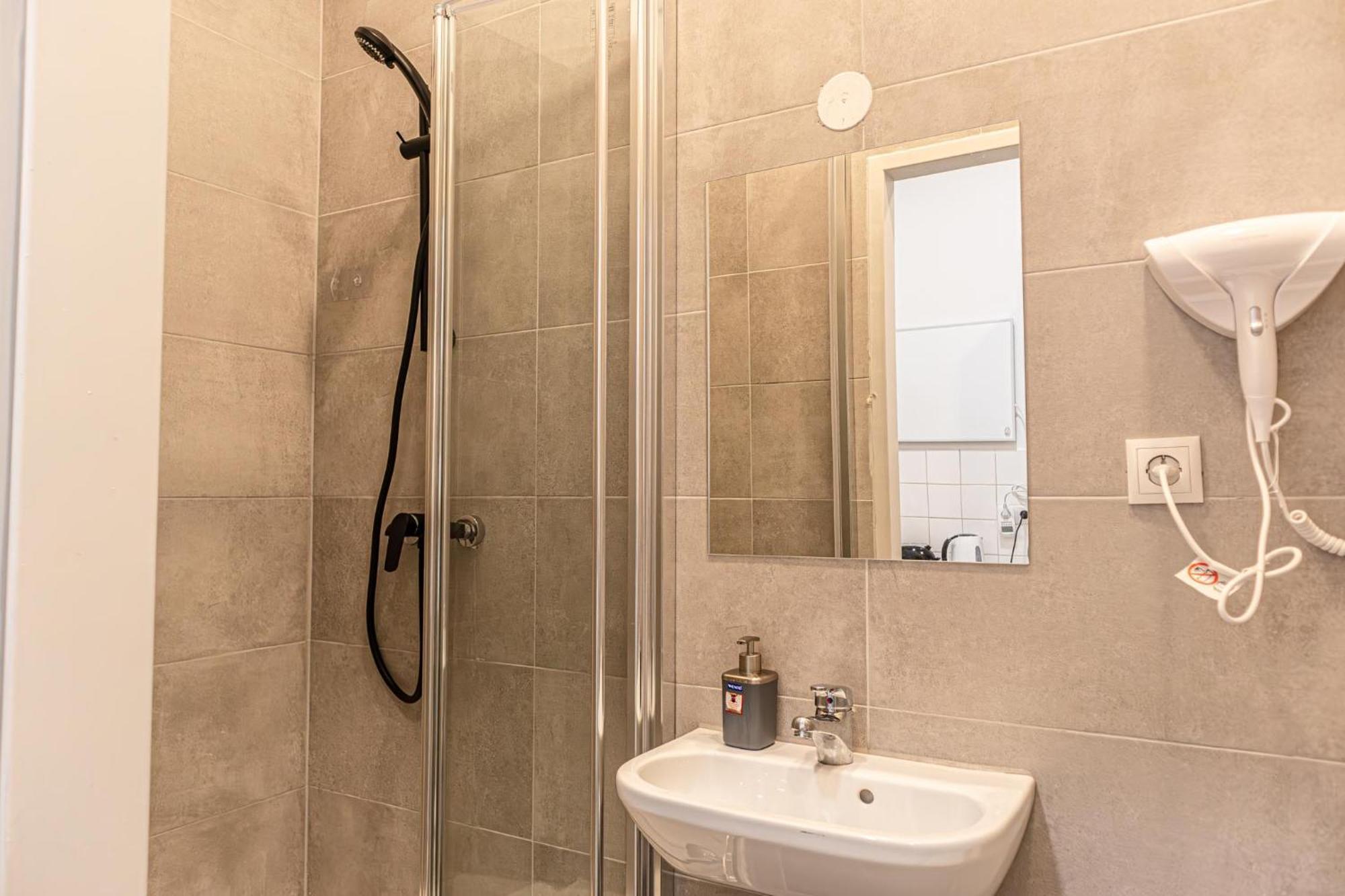 Welcoming 1Br Apt- Near U6 Station Am Schoepfwerk Wien Exteriör bild